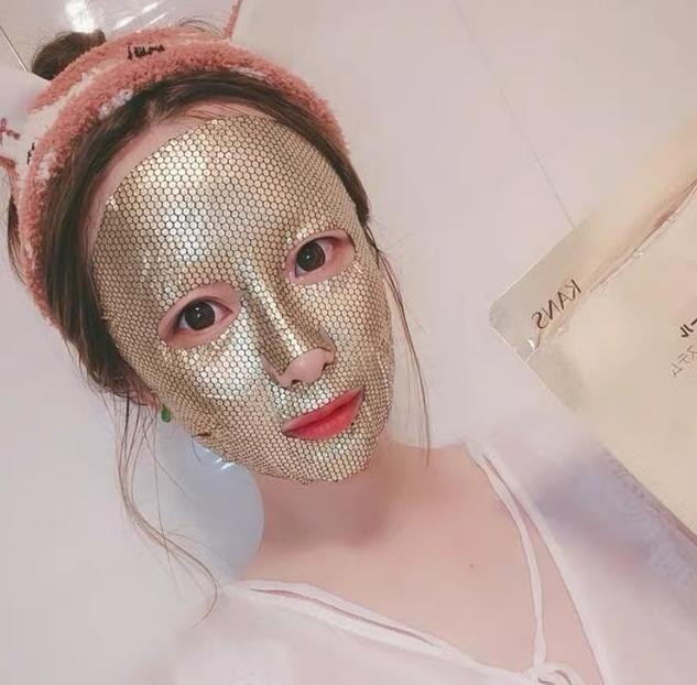 上美集团：韩束平价金刚侠黄金面膜，用后平复细纹，对抗暗黄