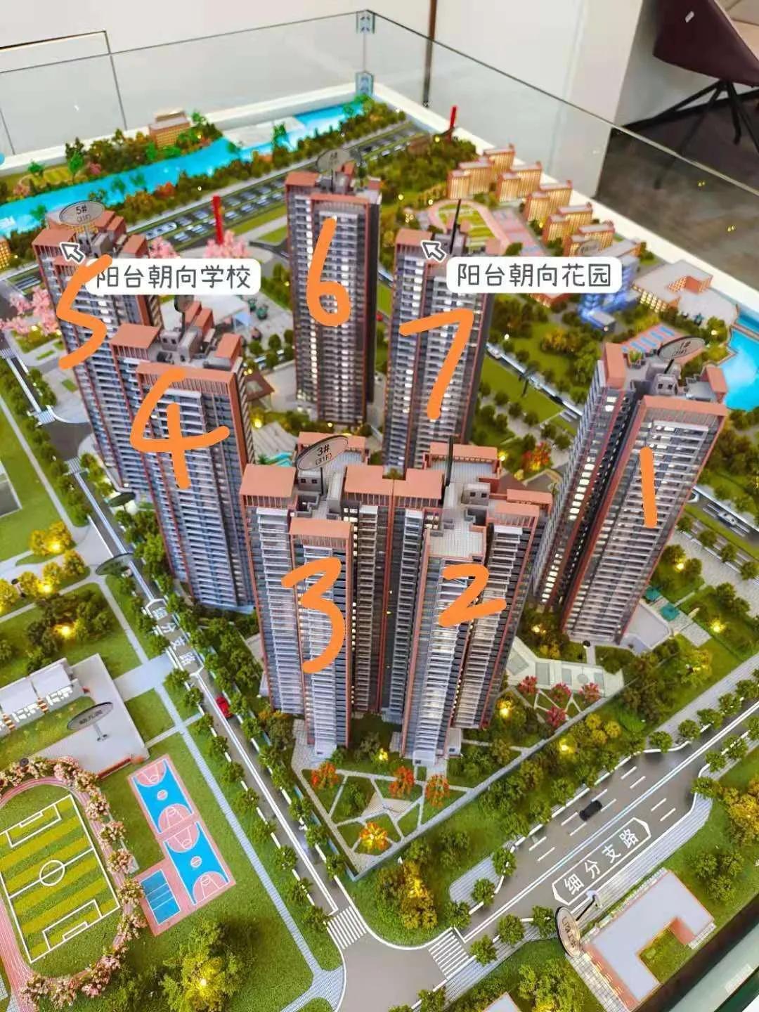 必经之路上积水成河的房子，凭什么这么贵？