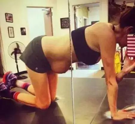 产后肚皮松像口袋一样,产后肚子松垮是腹直肌分离吗