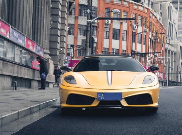 上海1600万法拉利,法拉利出厂铭牌在哪里