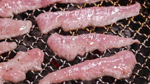 厦门超贵贵贵贵“保姆烤肉”！一口627元！借钱也要来吃……