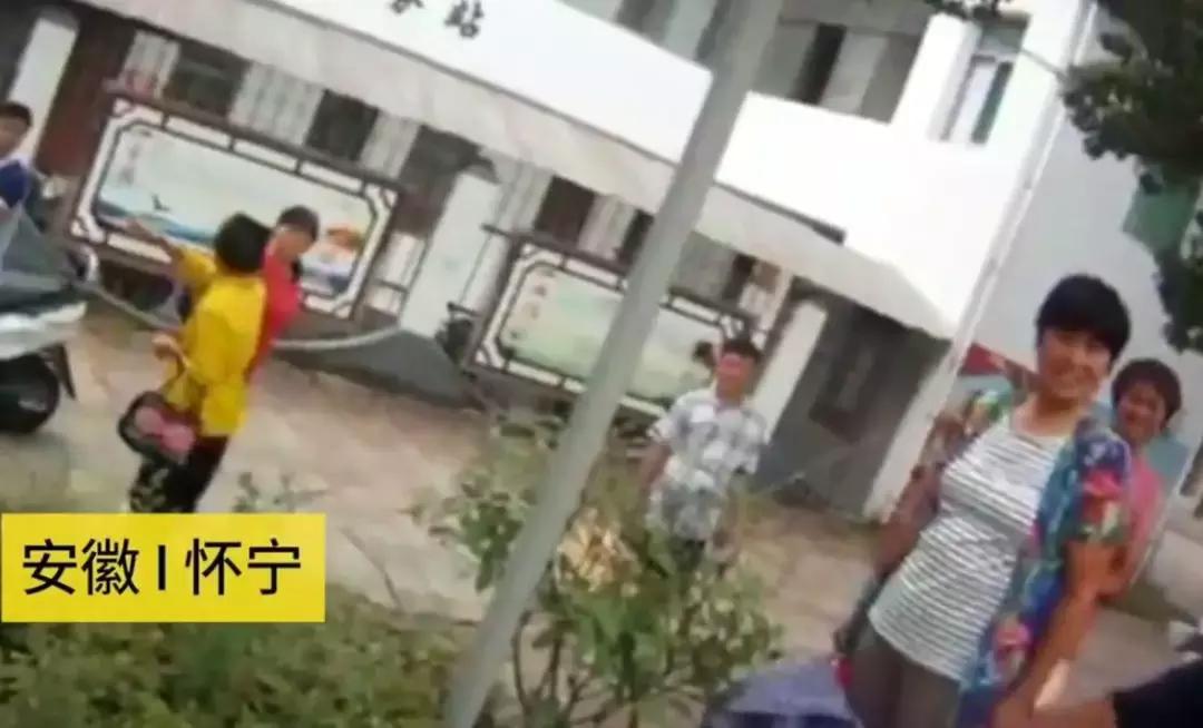 70岁老人胃胀经常腹泻控制不住,75岁老人取出巨脾