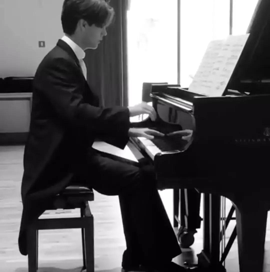 英国年轻霸道总裁,英国的开挂人生