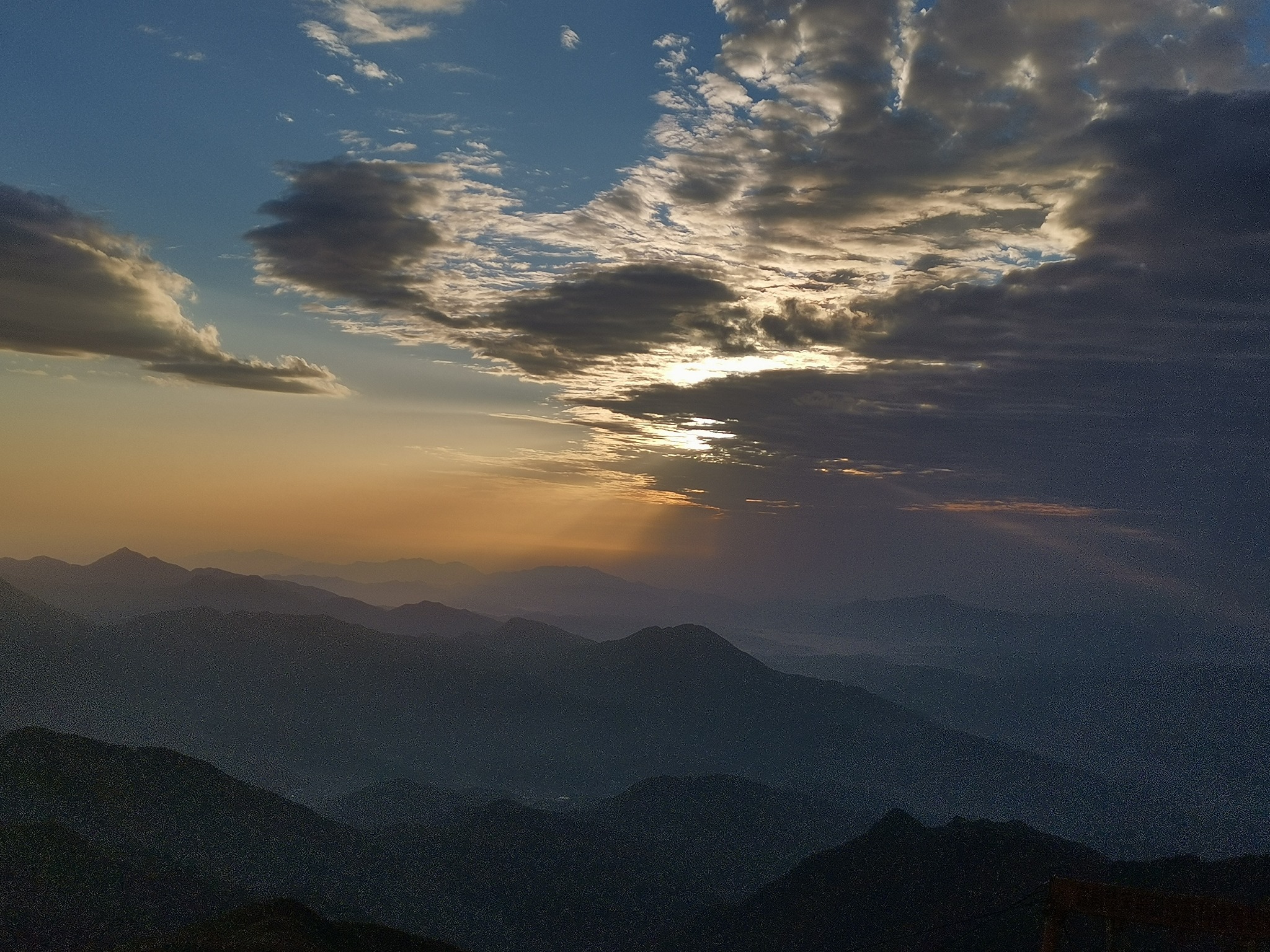 荣耀9x四个月评测,荣耀9x和荣耀x10现在还能用吗