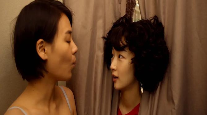 摘掉你的胸罩，让我看看你的人生，我们又何尝不是活成七月与安生