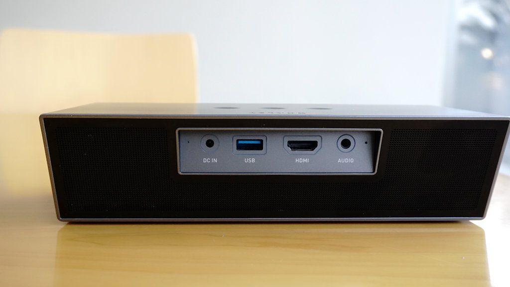 客厅用投影仪代替电视机好不好,客厅电视机和投影仪