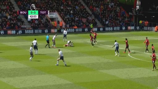 亚洲球王恶意蹬踏染红，除禁赛难逃父亲责罚，因为人性比足球重要