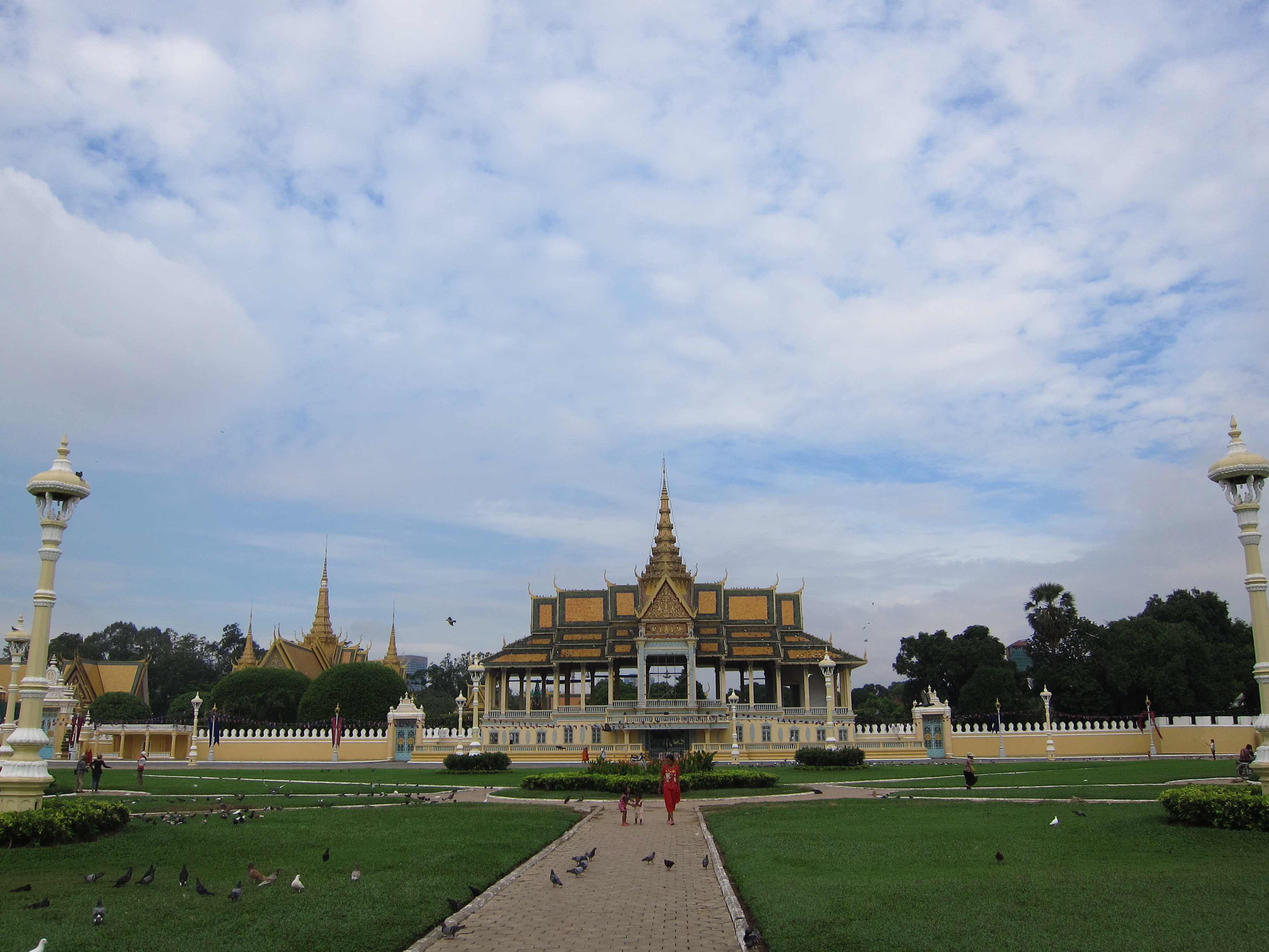 中国小伙在柬埔寨的视频,骑行去柬埔寨的小伙