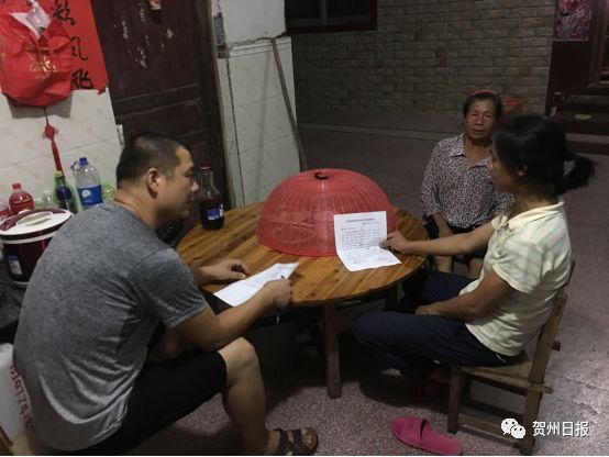 摔成中度脑震荡，醒来依然惦记着贫困户...