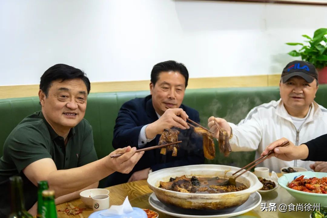 徐州从业28年名厨掌勺！将路边摊“把子肉”做出大排场！