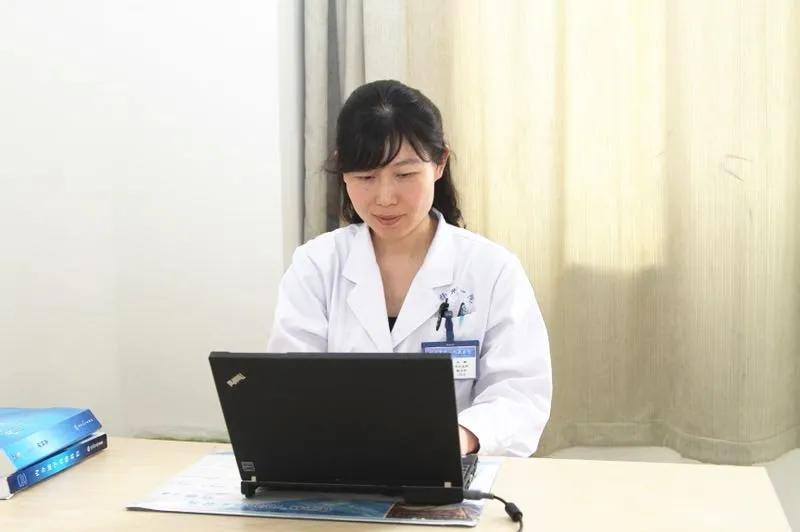 致敬医德高尚的医生,致敬医生英雄事迹