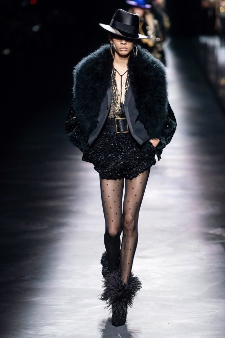 ysl是一个怎样的品牌,ysl到底叫杨树林还是圣罗兰