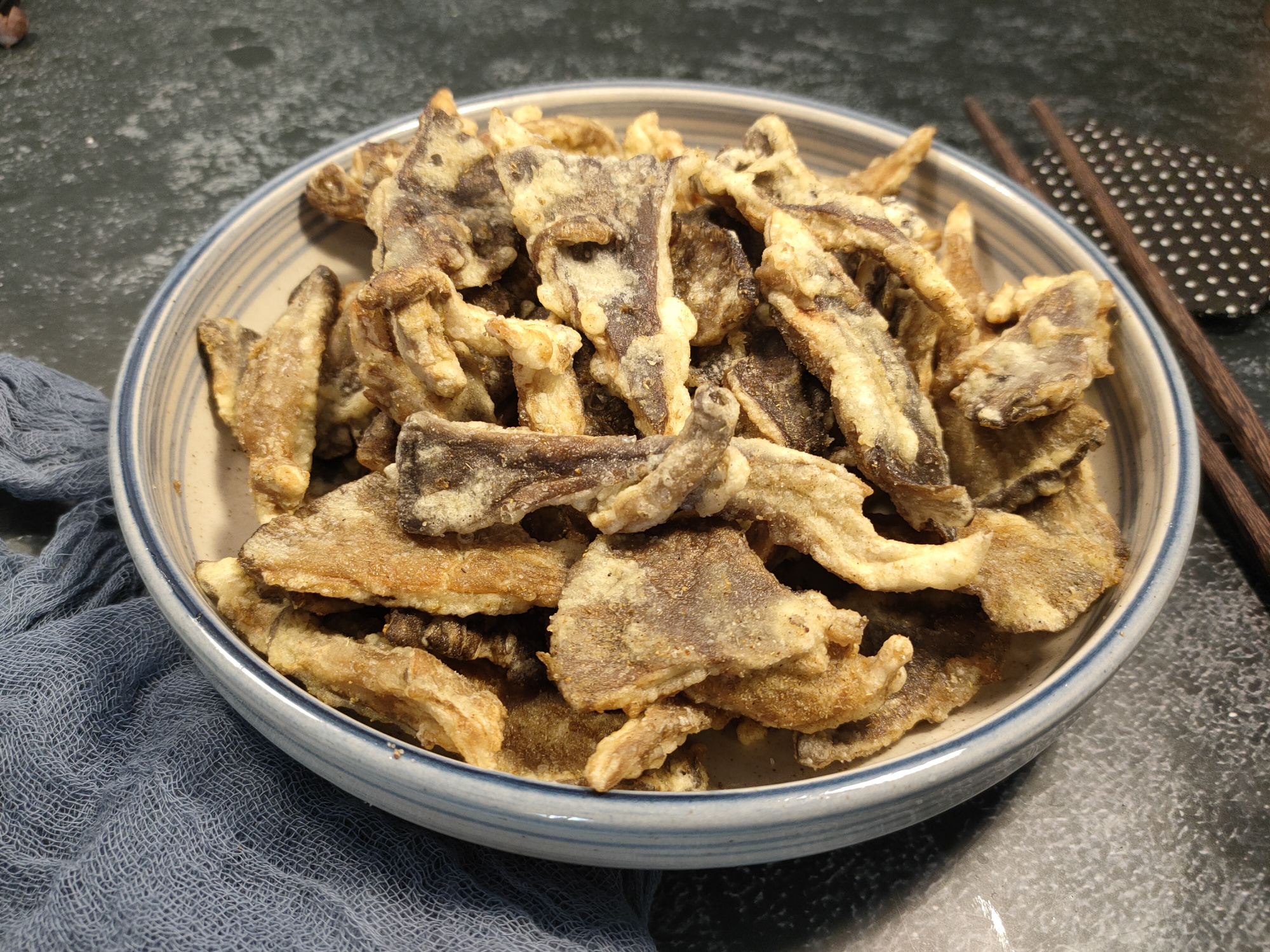 做干炸蘑菇做法,干炸蘑菇酥脆的方法