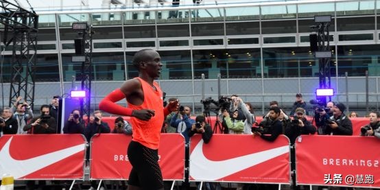 半马破世界纪录视频,打破全马亚洲纪录的跑鞋