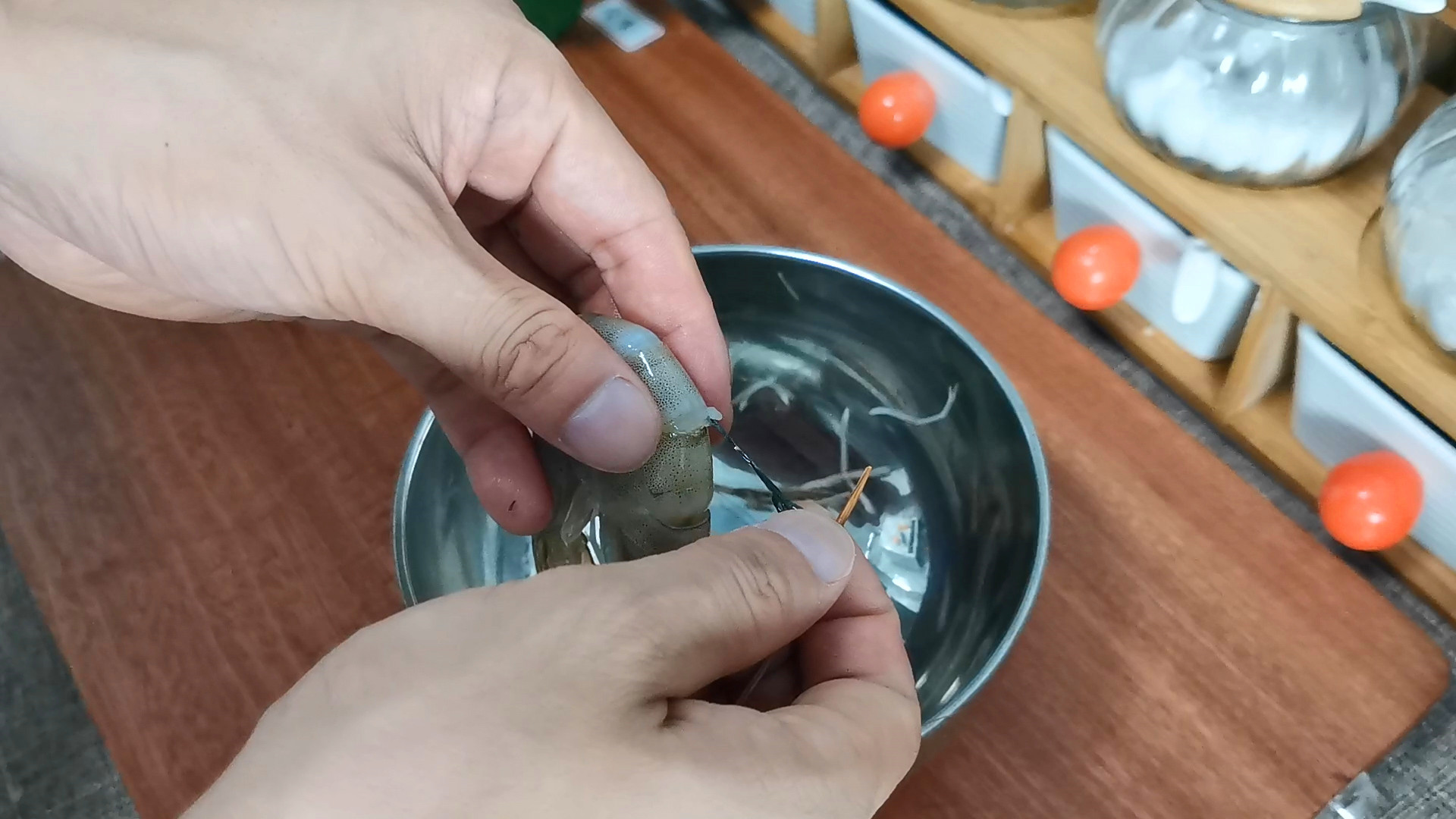 白灼虾最忌用水煮了教你正确做法,怎样煮白灼虾才令虾肉鲜嫩