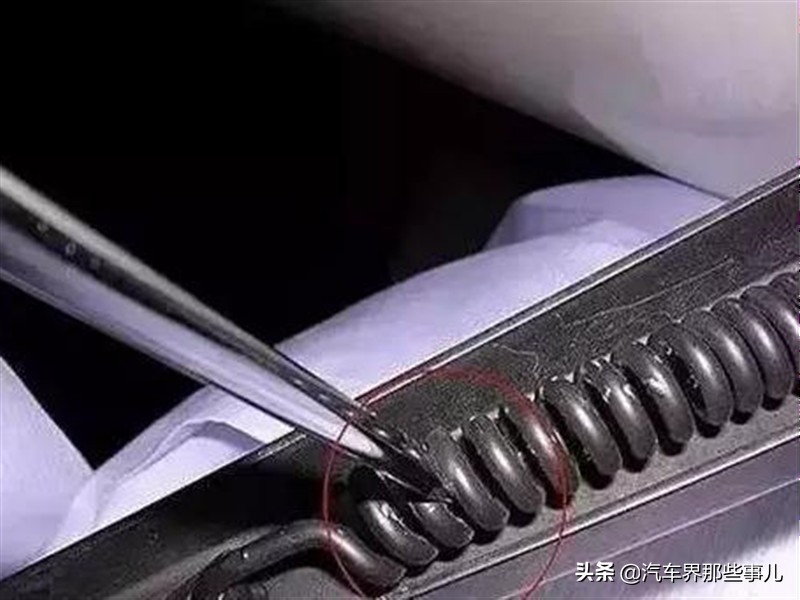 雨刮器摩擦响声大还有水印,雨刮器刮不干净留有水印怎么解决