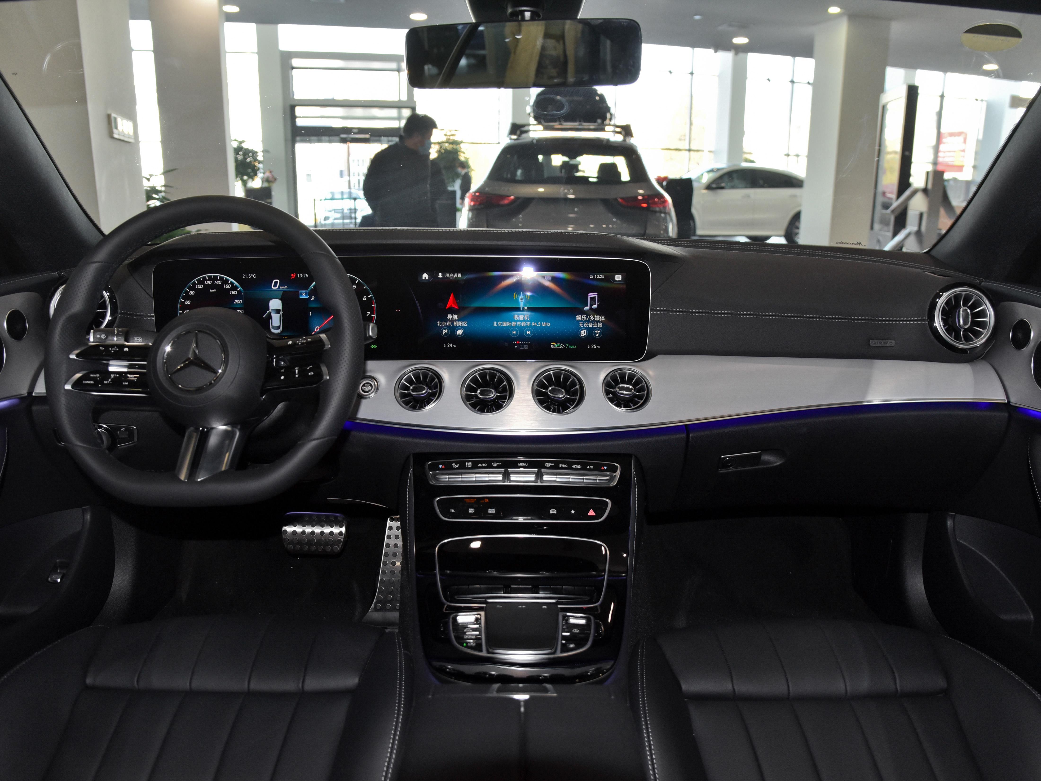 两门奔驰轿跑内饰,轿跑内饰豪华