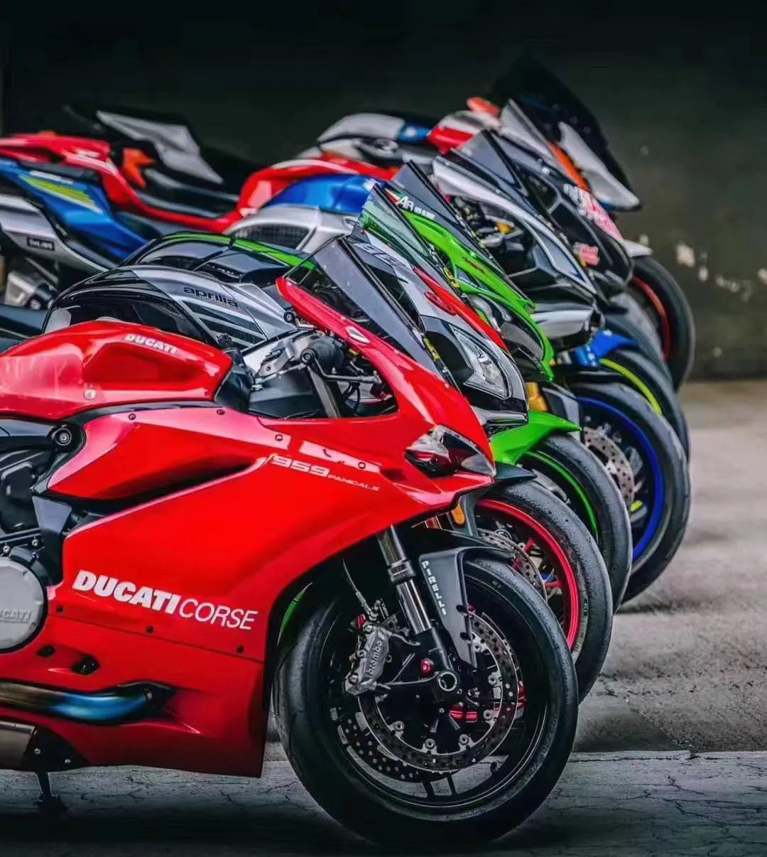 国产小跑车的颜值担当春风250sr,春风250sr入门级小跑车