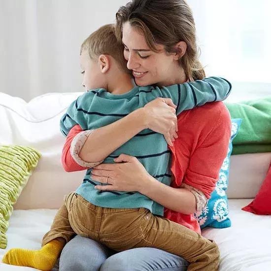 孩子不愿意自己穿衣服怎么教育,小孩在家不肯穿衣服