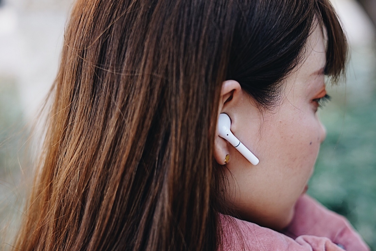 荣耀FlyPodsPro无线蓝牙耳机,用骨声纹识别给人机交互再添把力