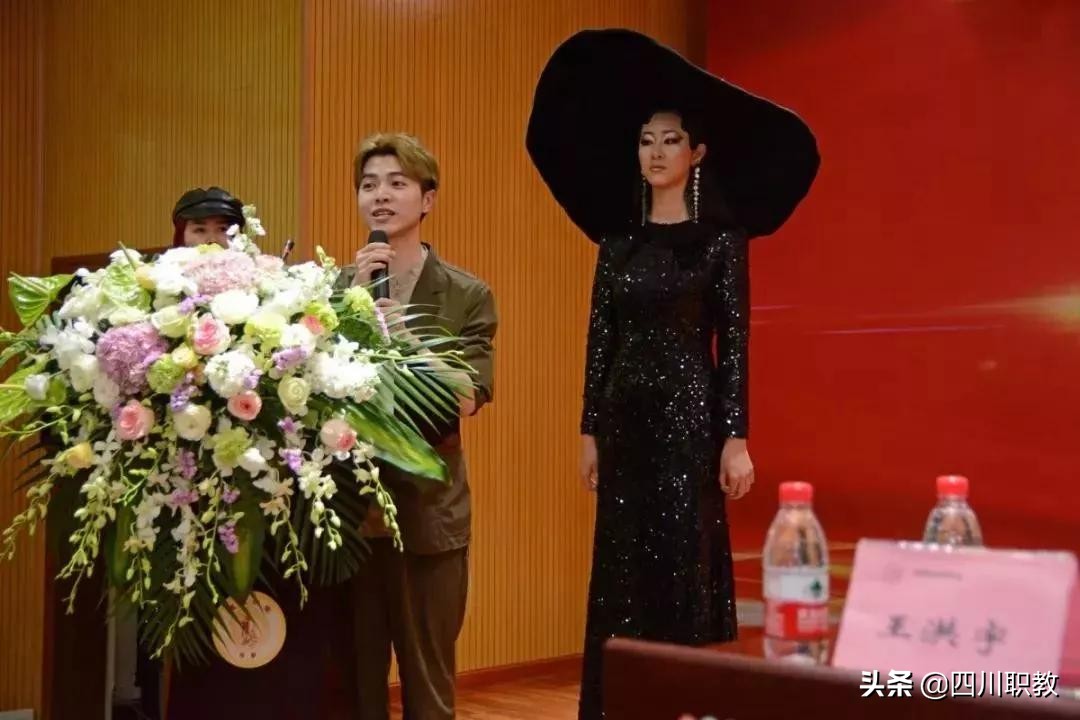 校园最美妆容，我们在成都塔子山附近的学校发现了