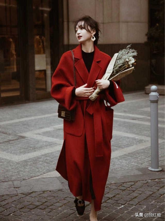 这些才是红色大衣的正确搭法,经典稳重又有气场,让你美出新高度
