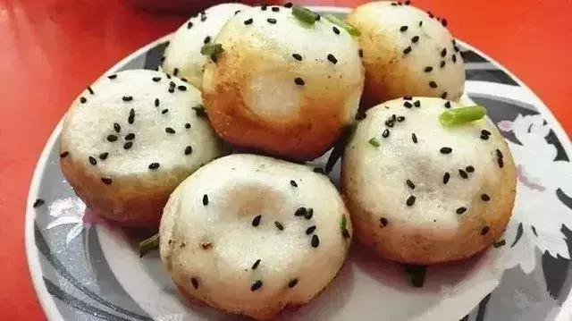 一口下去，满口留香，这便是生煎的魅力！好吃到舔屏！