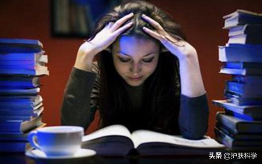 头发出油有头皮屑还脱发怎么办,头发变细变软爱出油脱发怎么办