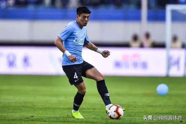 右路坐拥4虎将,左路只靠国脚飞翼单扛,大连人帅森组合压力大