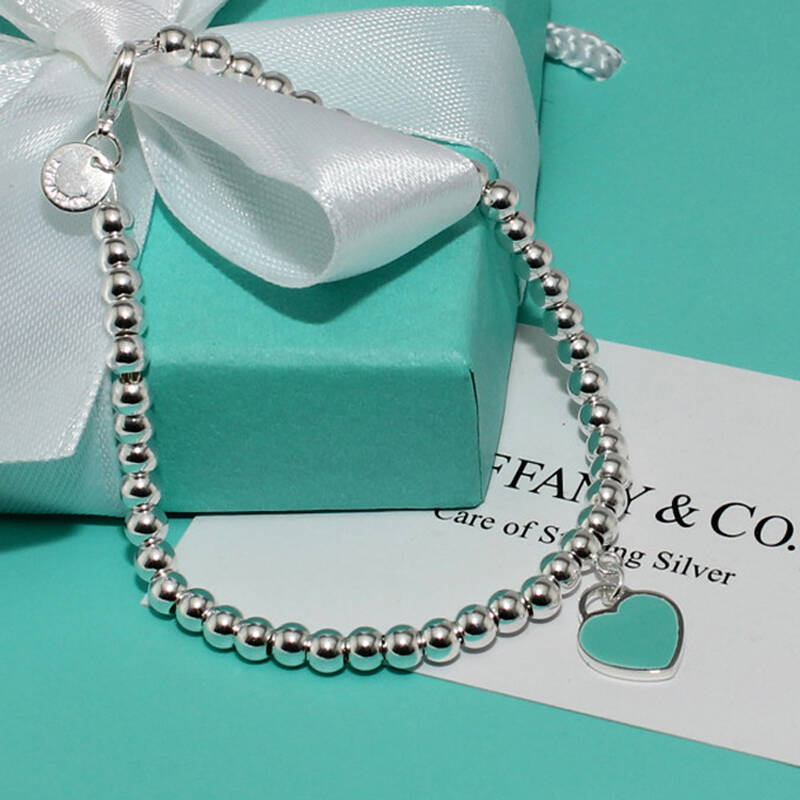 这样送礼物，女神也招架不住啊，也就一顿饭钱搞定。