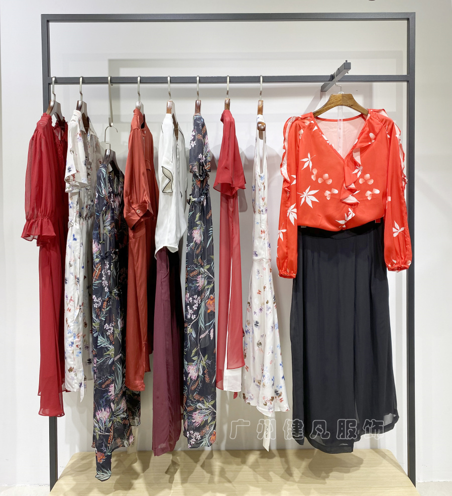 新手开女装店如何寻找货源,品牌女装折扣店怎样选货源