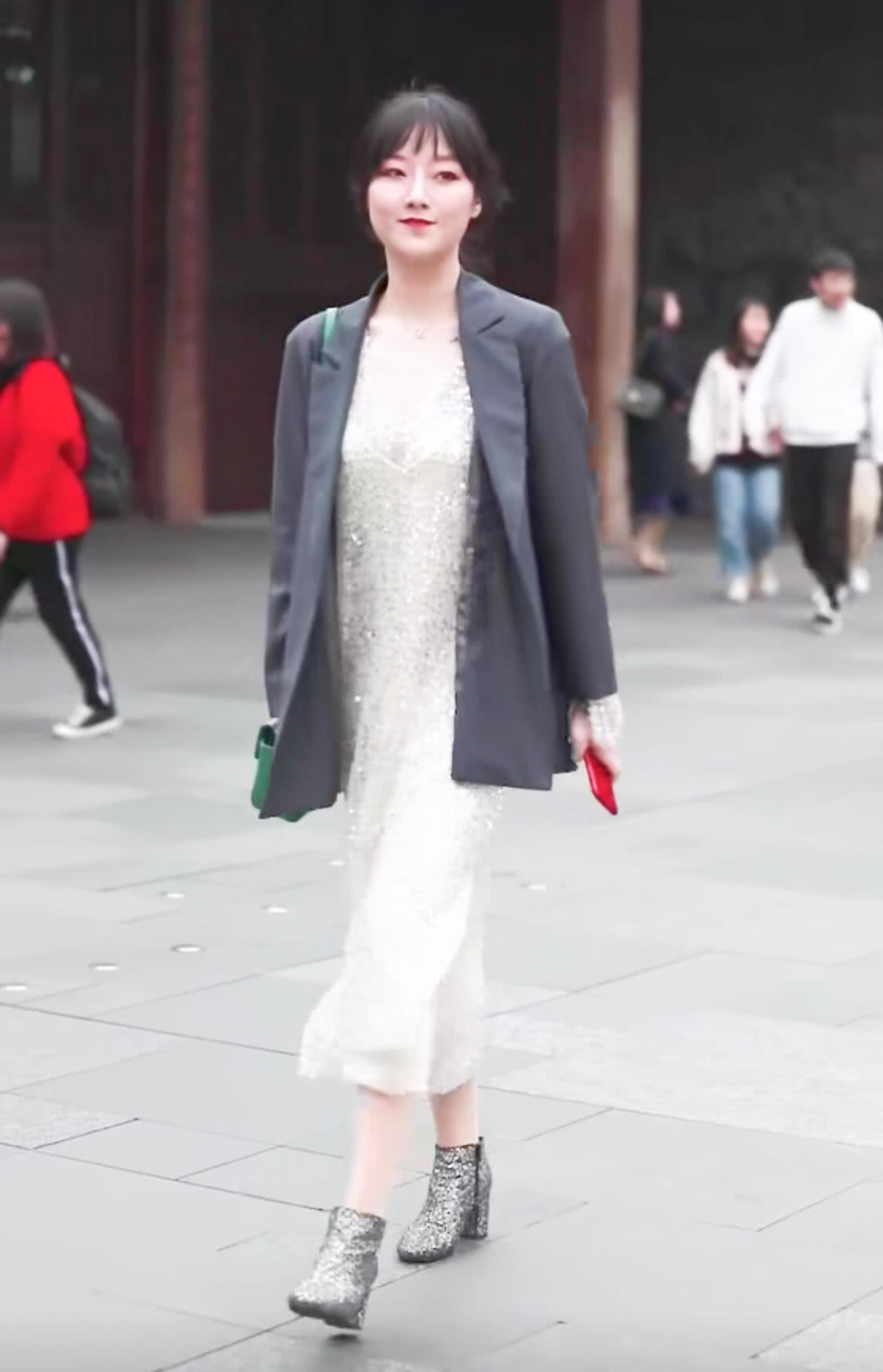 有一种鞋子叫“犀牛鞋”，看着丑但穿起来效果惊艳，女神都想拥有