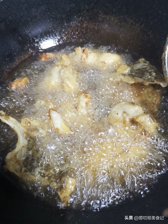 蒜香鲽鱼头家常做法,蒜香鱼头简单又易学