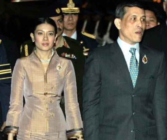 泰国王后回眸太美！前任太子妃费尽心机，最终输给苏提达的清纯