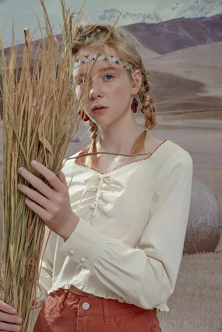 适合秋天穿的单品,初秋如何穿才会美得有气质