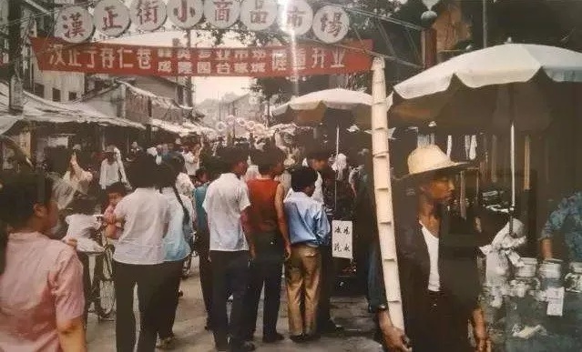 武汉四十年企业家 (武汉企业家逐浪四十年)