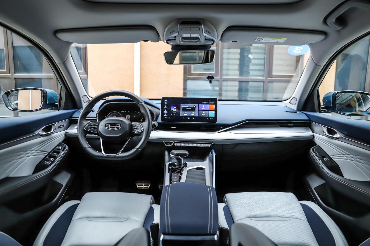 年轻先从动力开始试驾吉利星瑞,颜值才华全都要深度试驾吉利星锐