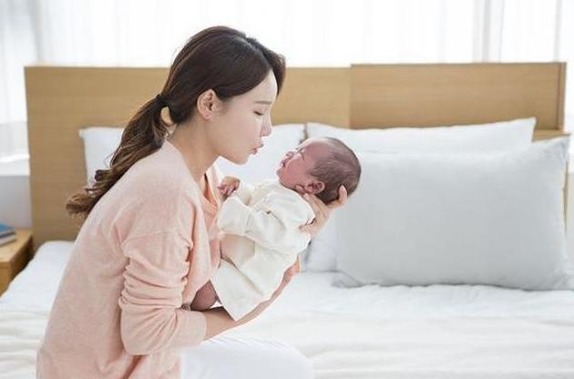 1岁宝宝总是有意无意撅嘴,1岁宝宝总使劲咧嘴