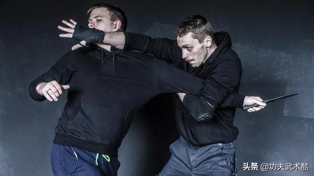 马伽术一击制服敌人,马伽术防围殴