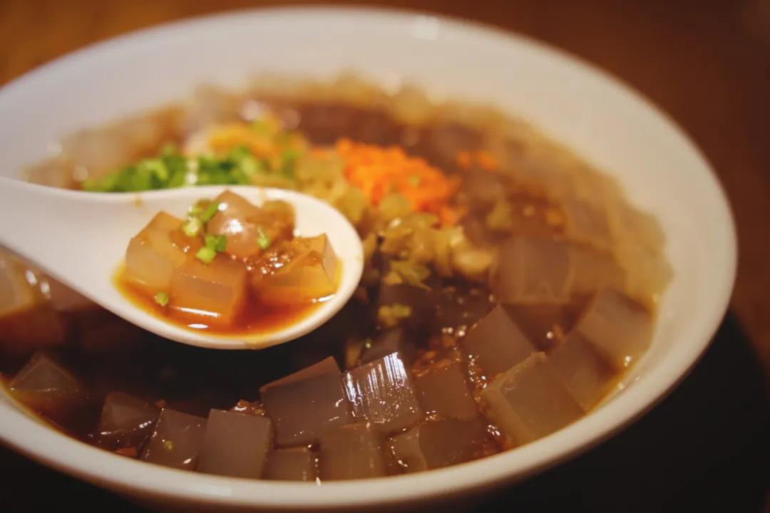 青岛好吃高端的店,青岛有什么很辣很好吃的