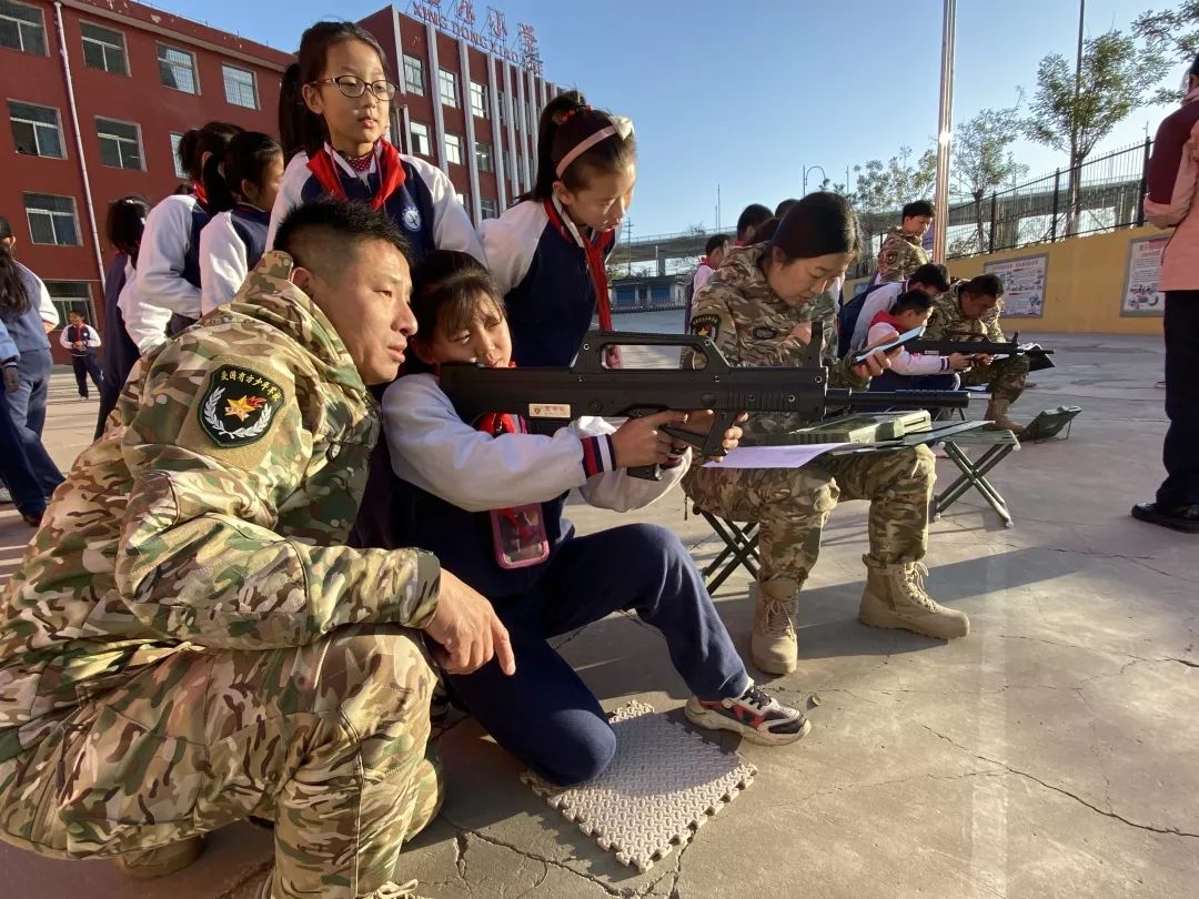 小学国防教育进校园,县街小学国防教育