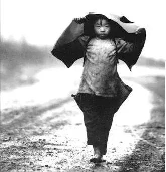 还记得曾经让你泪流满面的照片吗,还记得那个让你刻骨铭心的女孩吗