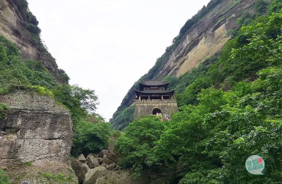 成都3-5天看雪泡温泉自驾游,成都周边泡温泉看雪景