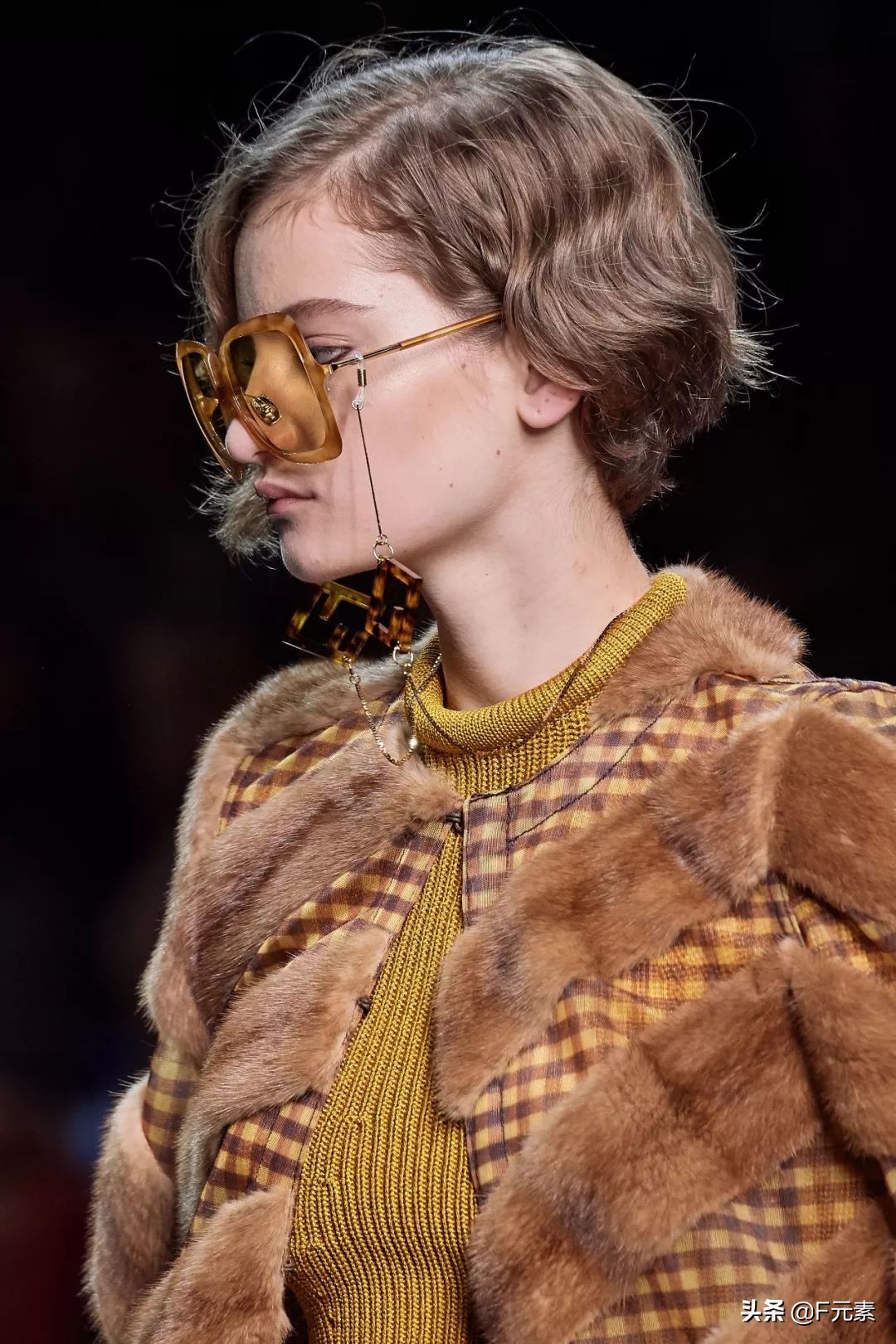 芬迪皮草中古,芬迪皮草经典款式是什么颜色的呢