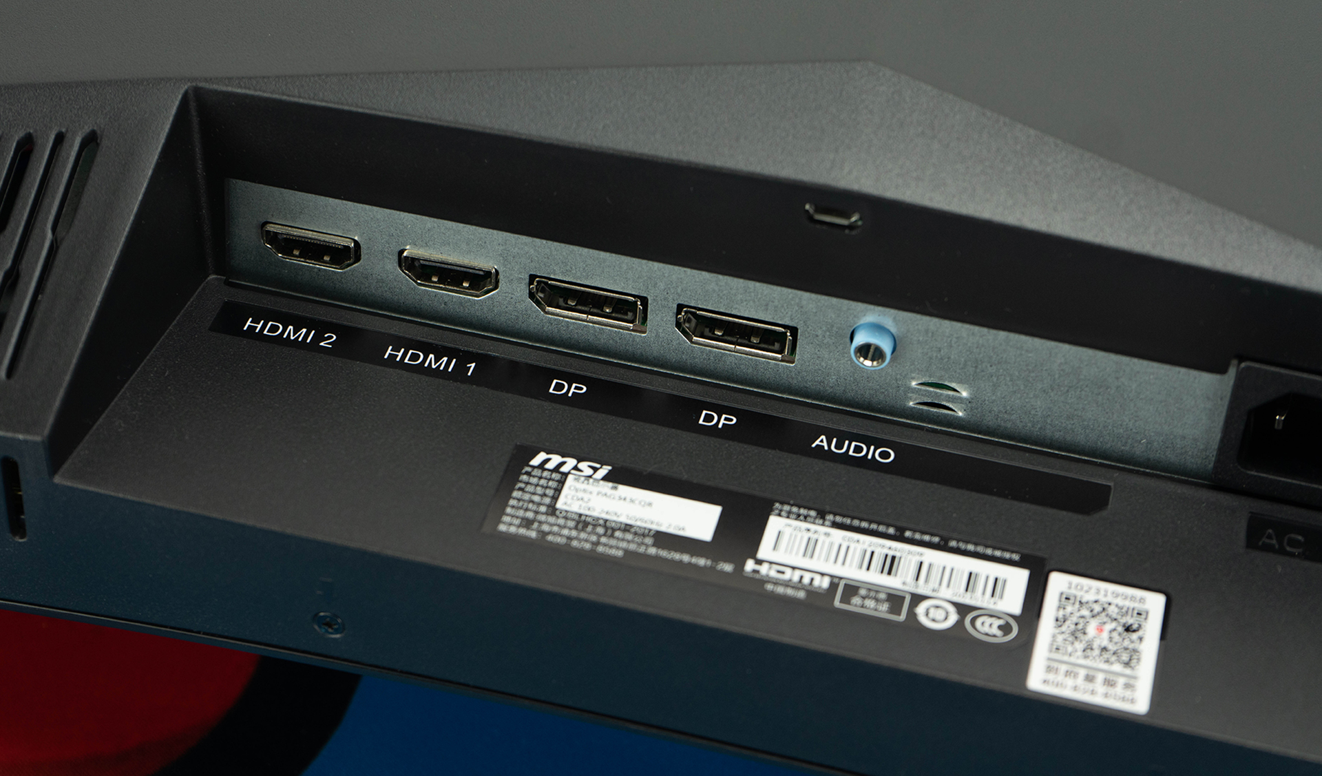 这套花费超过2W的桌面看起来是如此朴素