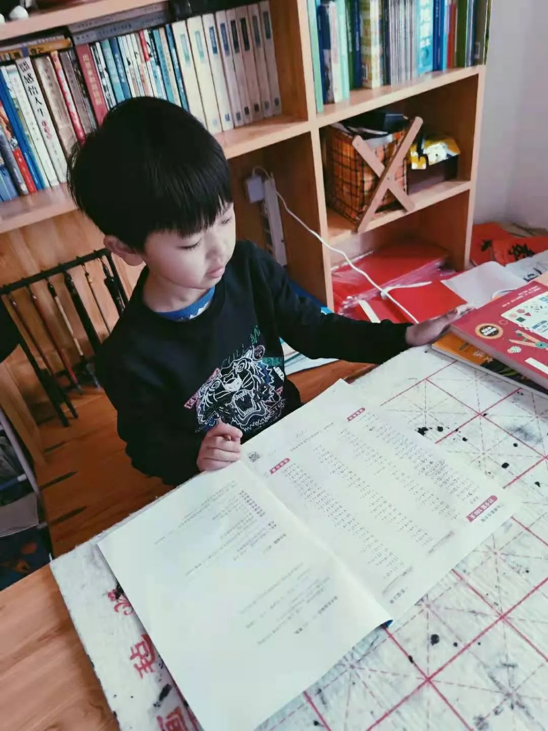 老母亲当代陪读史：写啥啥不行，挑刺一门灵