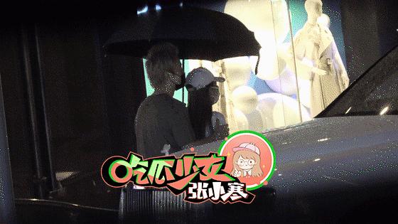 周扬青现身机场视频,周扬青疑回应恋情