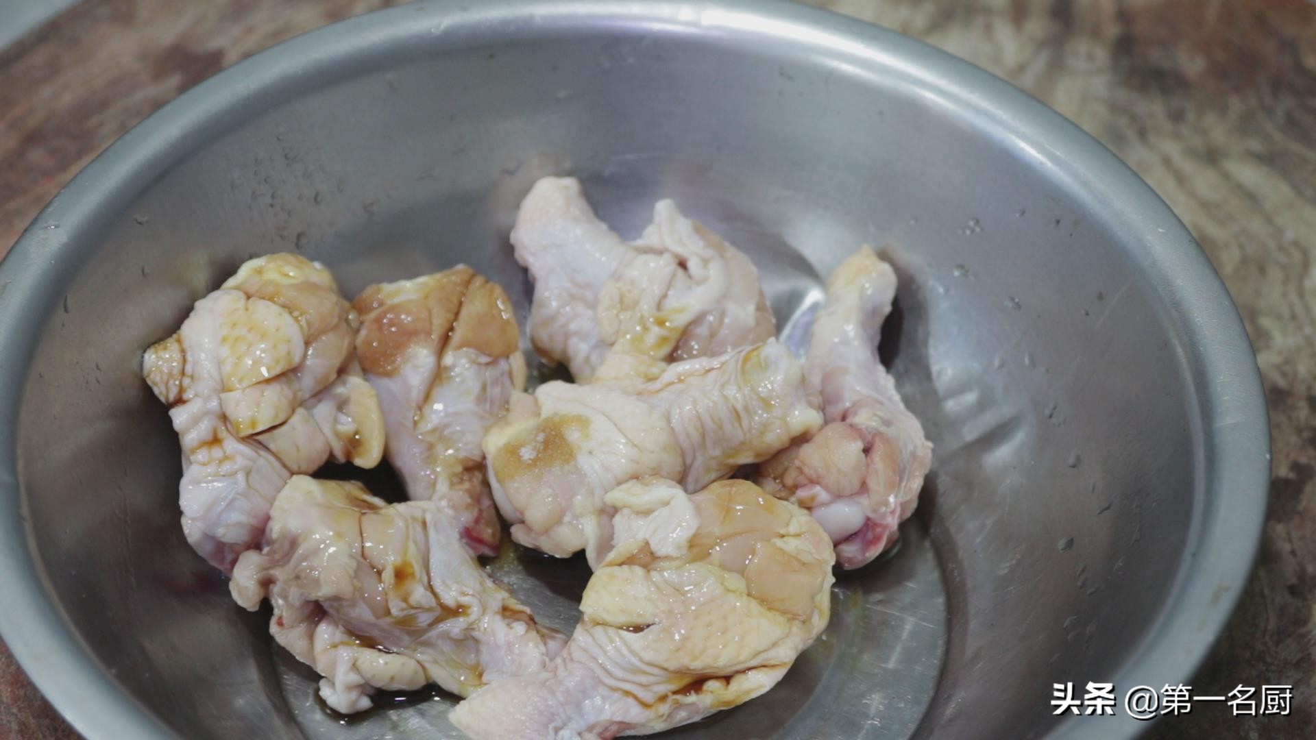 鸡翅根的几种做法简单方便又实惠,干锅鸡翅根的做法最正宗的做法