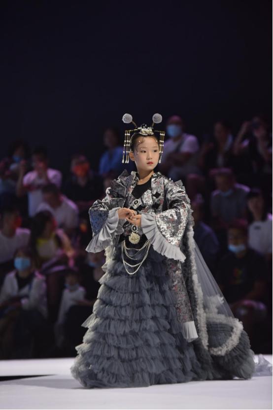 赖怡文稀--西南童韵第三届少儿时装周推广大使