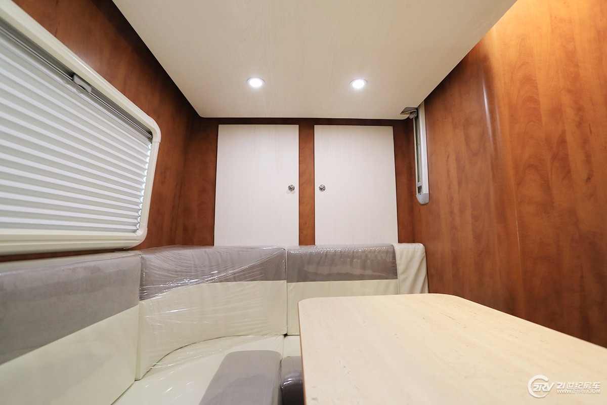 同级别车型谁敢跟它比轻量化！双会客区，实拍亚特plasy631房车